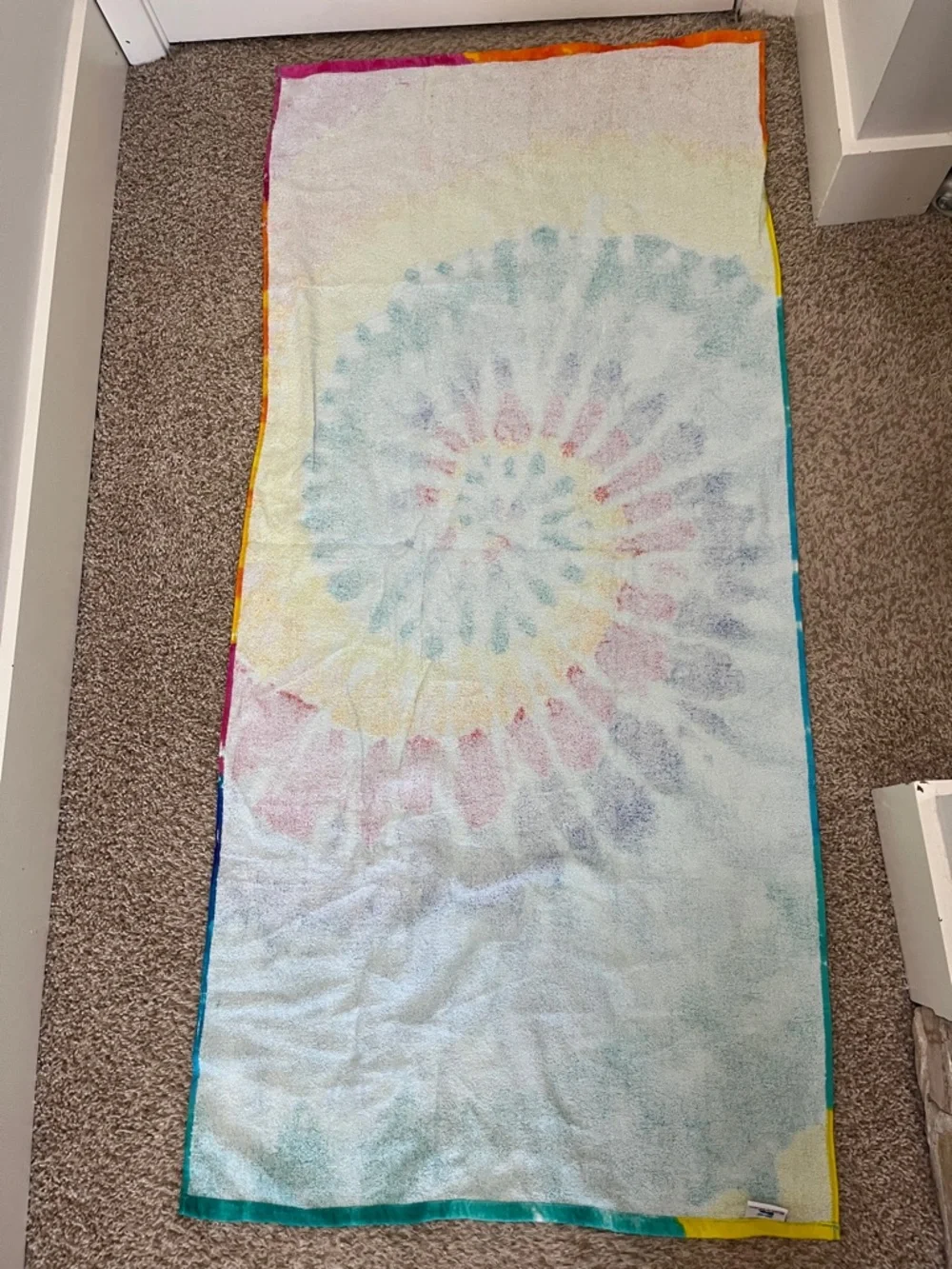 Kaufman Towels Rainbow Tie Dye Spiral Beach Towel NWT 28x60 Colorful